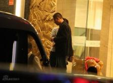 孙红雷新女友曝光 十指交扣畅游王府井【图】