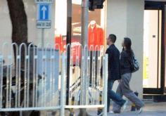 孙红雷新女友曝光 十指交扣畅游王府井【图】