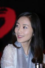 黄奕韩雪竞相秀婚戒 疑似赶“结婚狂潮”