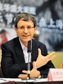 　　皮埃尔·瓦莱在发布会上。