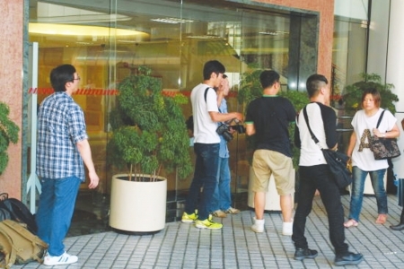 　　5月9日晚，媒體守候在香港養和醫院。