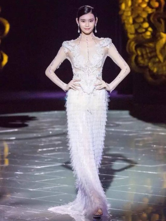 奚梦瑶被网友吐槽只会走秀啥也不会?|奚梦瑶|陈乔恩|莫文蔚_新浪娱乐_新浪网