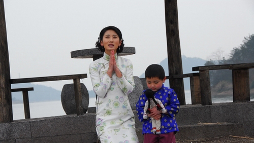 电视剧【妈妈为我嫁】主题曲歌词、演员表、职员表、剧照