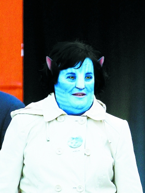 苏珊大妈公益歌夺英排行榜冠军 造型被恶搞(图