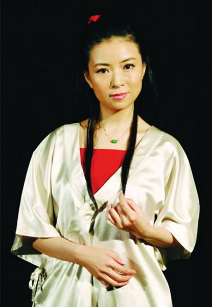 演员--吴珊珊饰张婴妻; 演员吴珊珊;; 北京人民艺术剧院导演,演员