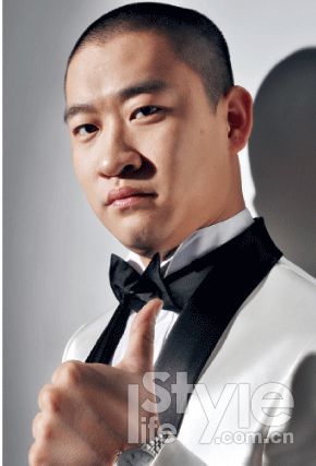 曹云金推出相声大碟《官场斗》 大笑后思考生