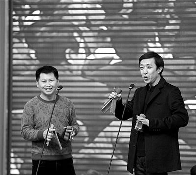 何云伟李菁登台曲艺界联谊会说学逗唱