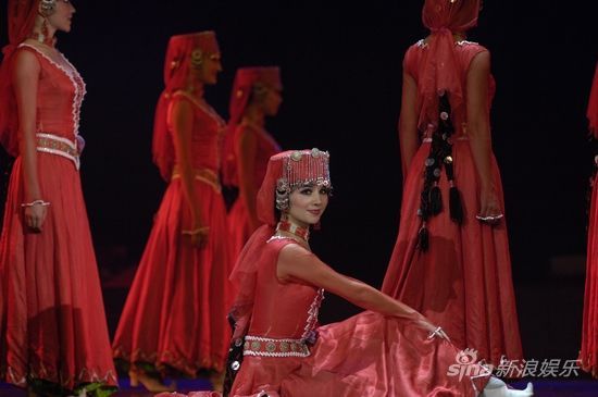 中国舞蹈“荷花奖”赴贵州 民族民间舞集中比拼