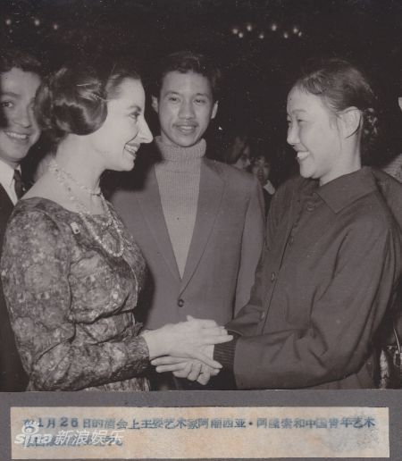 古巴国家芭蕾舞团舞蹈家和中国舞蹈家白淑湘(右)