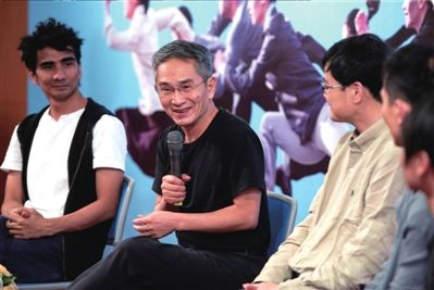 艺术总监林怀民向大家介绍作品 本报记者吴平摄