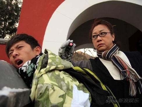 资料图片：《寻找成龙》剧照-元秋擒拿张一山