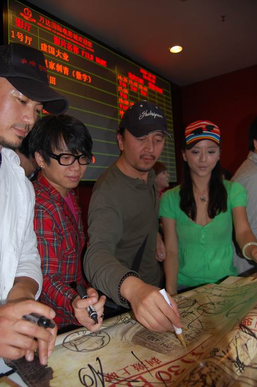 《皇家刺青》万达影城见面会 主创亲民签售(图