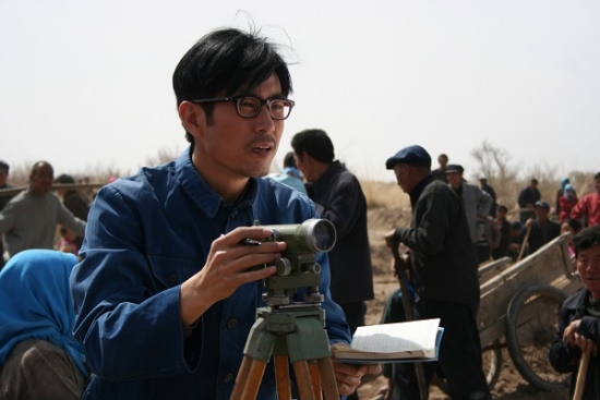 献礼片《大地》郑州首映成泰燊出席受追捧(图)