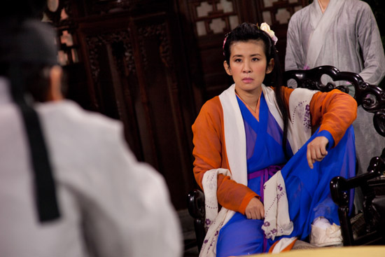 吴君如笑称拍《花田囍事2010》之后,希望新年家中也有喜事,会计划