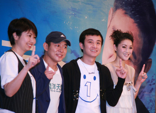 《海洋天堂》常州举办见面会陈瑞靓装秀台步