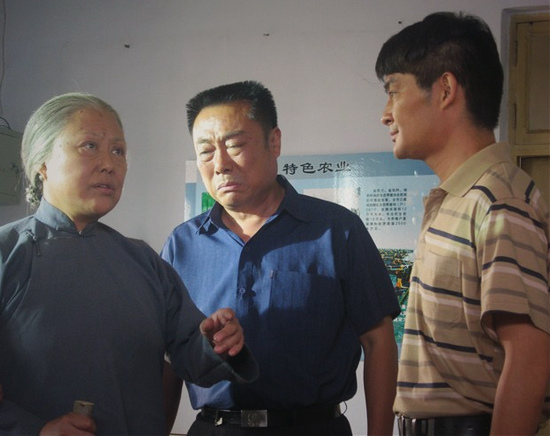 《渔旗》酷暑热拍景岗山“偷师”斯琴高娃(图)