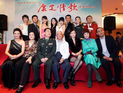 翁虹亮相《康定情歌》首映星妈变身朴实村干部