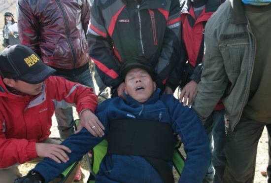 电影《梦路》西藏热拍 摄影师昏倒现场