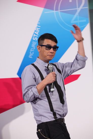 陈小春搞怪不减