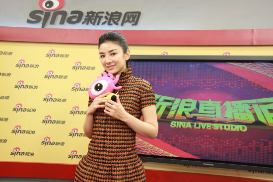 黄奕与小新合影