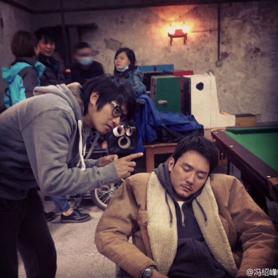 韩寒片场讲戏，冯绍峰装睡被调侃是“植物人女婿”