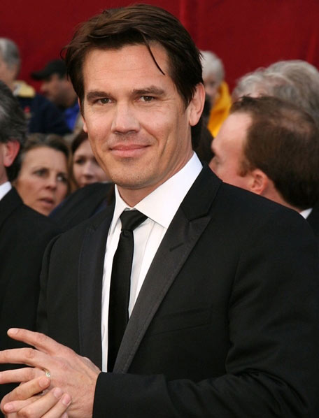 布洛林为扮布什剃光头酒吧寻欢闯祸被捕(图)