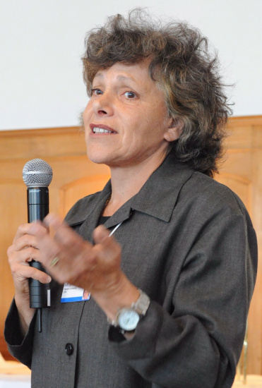 安妮斯顿转型知性女人新片饰演哈佛心理学家