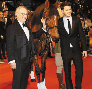 《战马》伦敦首映 英国王室亲临助阵