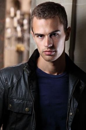 ƶׯ԰(Downton Abbey)ӢԱ-ղķ˹(Theo James)