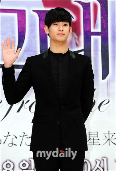 传《权法》片方看人气 弃吕珍九用金秀贤