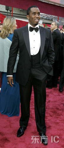 盘点奥斯卡红毯上的15位帅气男星(图) 图文:吹牛老爹黑色礼服铮亮皮鞋走红毯