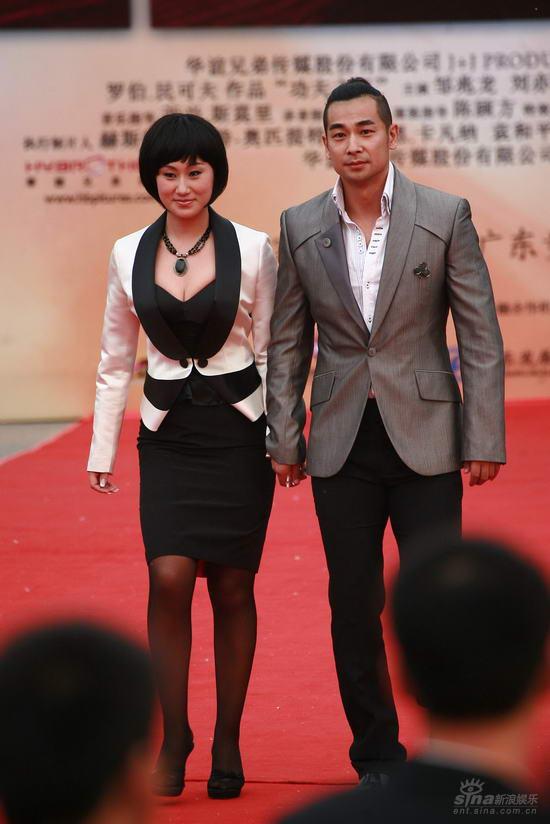 图文：《功夫之王》红毯赵文卓携妻子张丹露