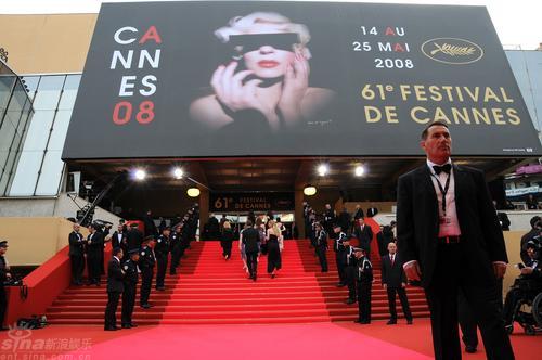 图文:戛纳电影节开幕红毯--红毯现场星光熠熠