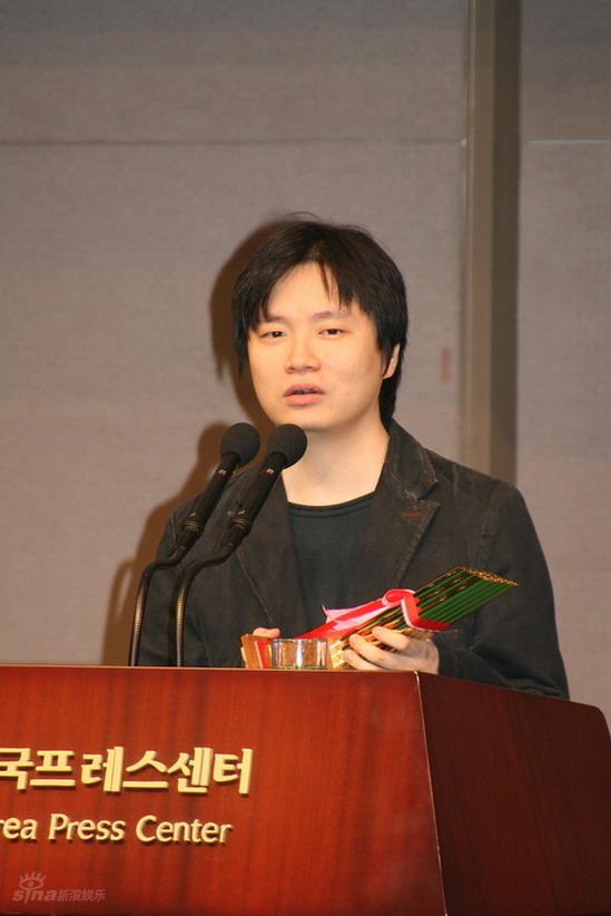 图文:第28届韩国影评奖颁奖--金泰城《跨越》