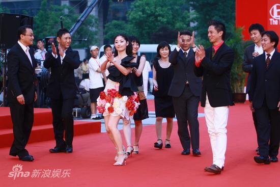 图文:上海电影节开幕红毯--常盘贵子步上红毯_影音娱乐_新浪网