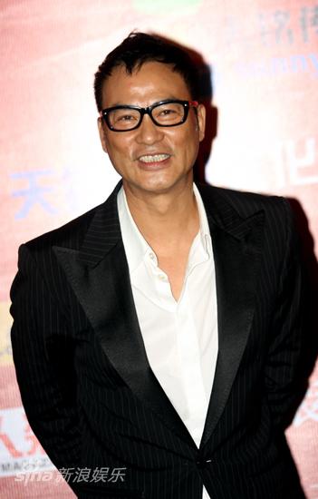 任达华帅气亮相