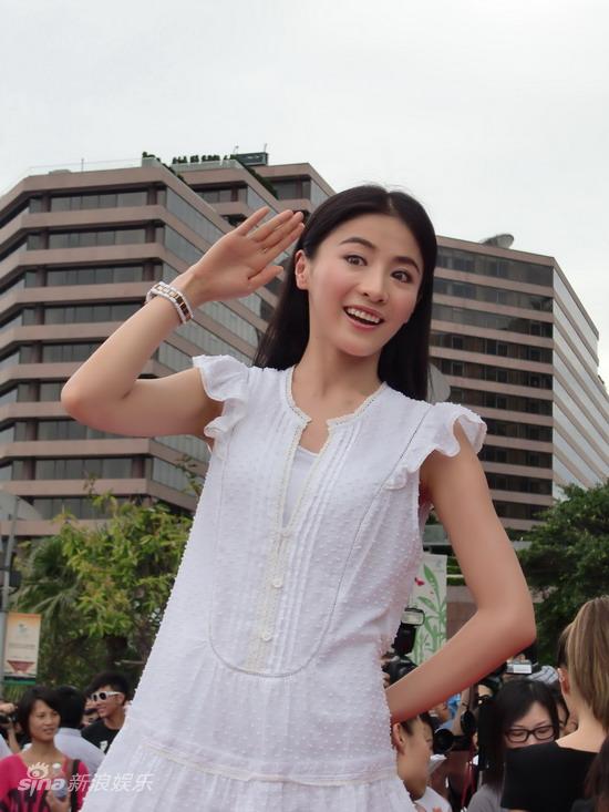 图文:少年李小龙开机-贡米扮演李小龙女友