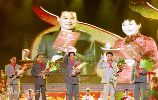 图文:五大领袖现身景宁-特型演员