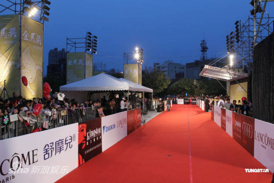 图文:台湾电影金马奖-红毯准备就绪
