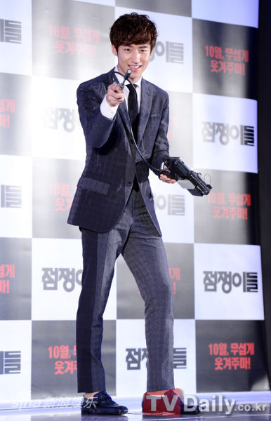 图文:《占卜师们》发布会--李帝勋搞怪