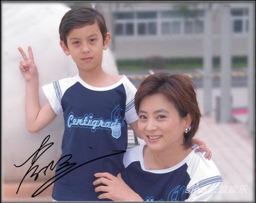 资料图片:09年明星宝贝写真-李玲玉和儿子