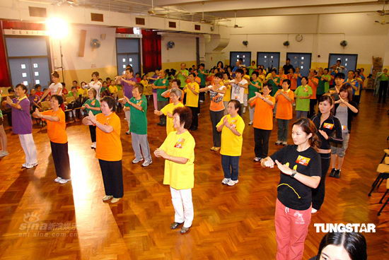 亚洲电视艺人运动中心耍太极迎奥运(图)