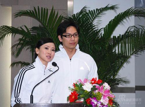 刘伦浩翁虹关注两性健康 家中甜蜜过情人