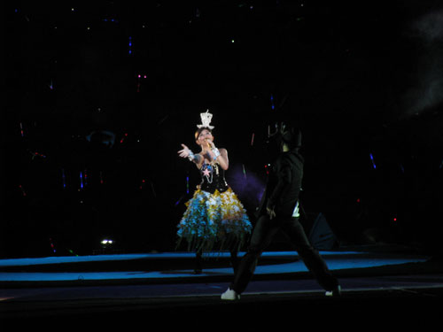 梁静茹广州开唱以情动人 唱粤语歌哄歌迷【图】