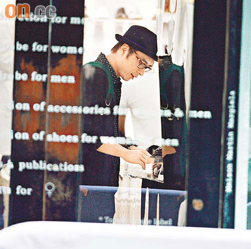 阿sa10分钟花掉千元 许志安苏永康结伴血拼【图】