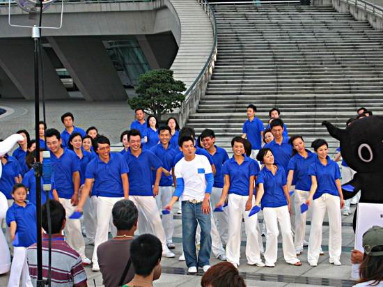 刘德华拍mv不戴婚戒 被指工作间隙发布婚讯【图】