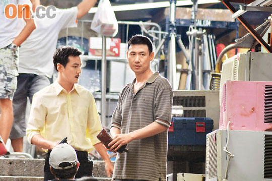 谢霆锋闹市拍《热辣辣》 拒回应张柏芝有喜【图】