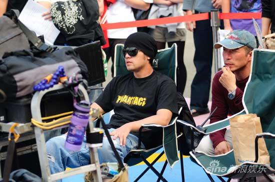 周杰伦6年赚4.6亿养一票人 喊累怨当摇钱树