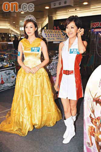 唐诗咏见情敌尴尬合照 揶揄旧爱吃巴西菜(图)_