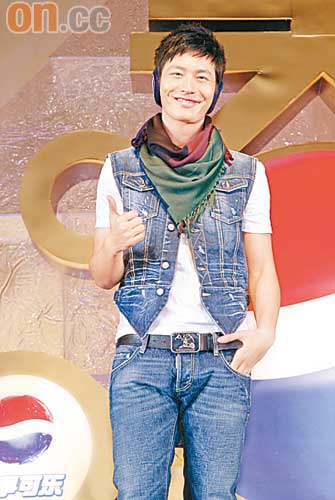 angelababy飞车冲红灯甩媒体 疑会黄晓明庆生